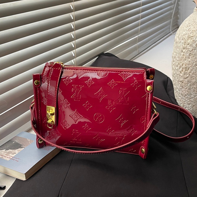 حقيبة جلدية فاخرة بتصميم كلاسي - مراجعة Women Bags Collection وسعره
